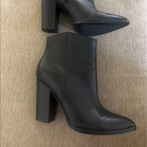 Halogen Black 4 inch Heeled booties
